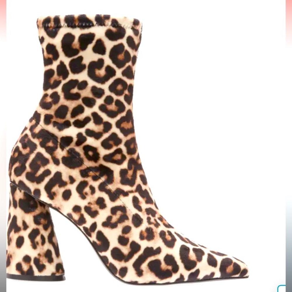 Steve Madden Pointed Toe Bootie Leopard Size 7 NEW in box.